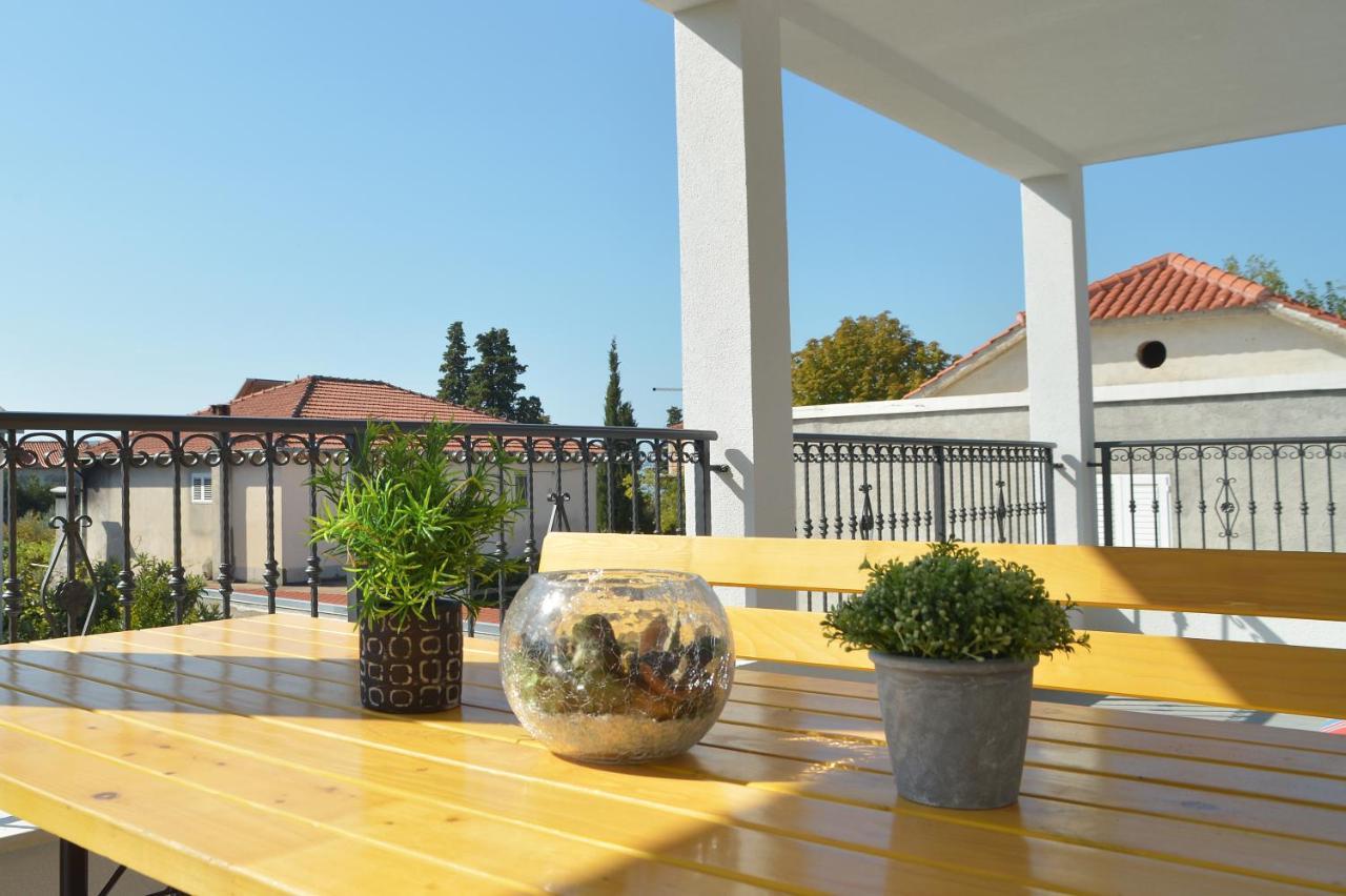 New Apartments 9 Minutes From Split Airport Каштела Екстер'єр фото