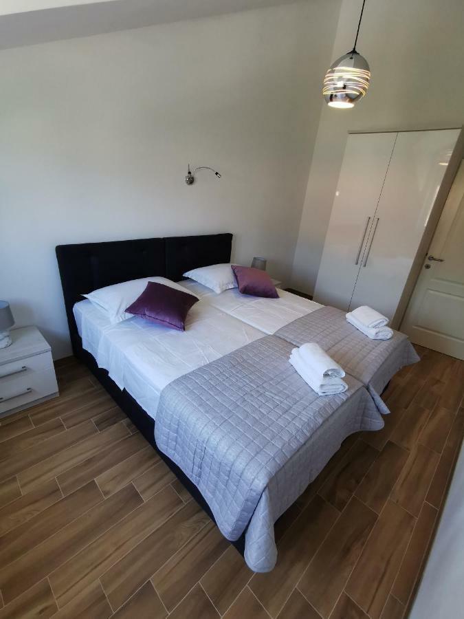New Apartments 9 Minutes From Split Airport Каштела Екстер'єр фото
