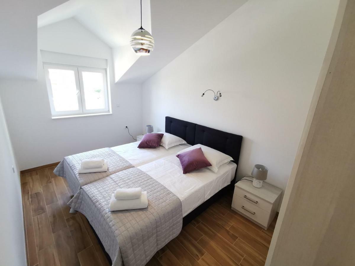 New Apartments 9 Minutes From Split Airport Каштела Екстер'єр фото