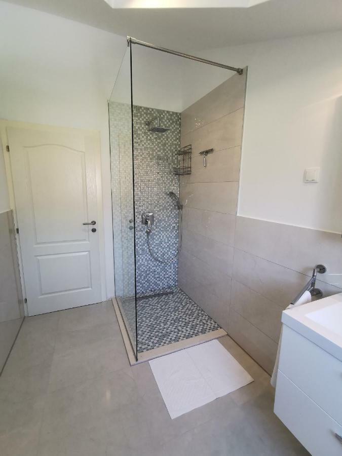 New Apartments 9 Minutes From Split Airport Каштела Екстер'єр фото