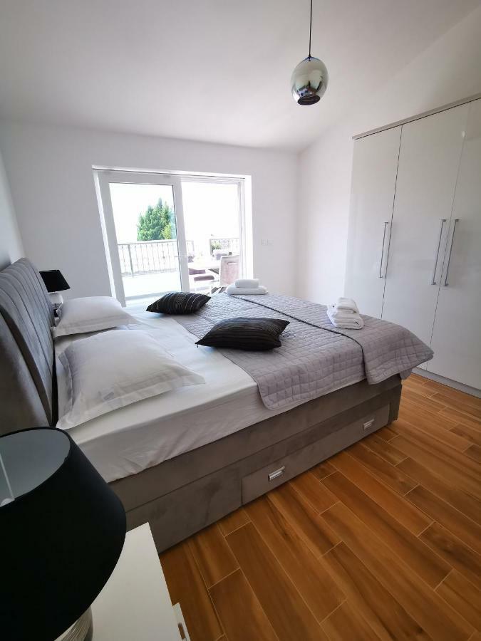 New Apartments 9 Minutes From Split Airport Каштела Екстер'єр фото