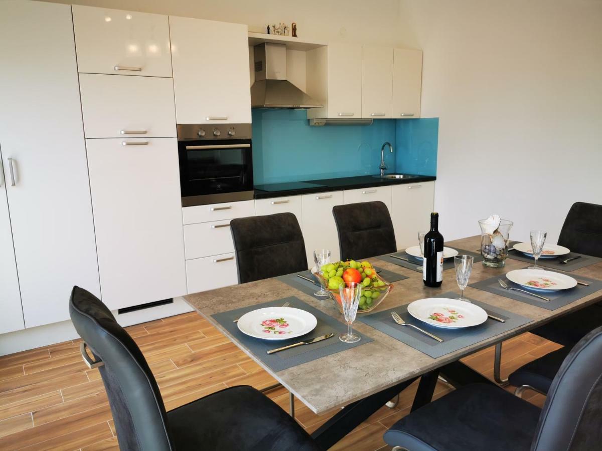 New Apartments 9 Minutes From Split Airport Каштела Екстер'єр фото