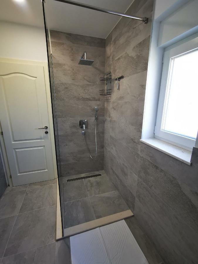 New Apartments 9 Minutes From Split Airport Каштела Екстер'єр фото